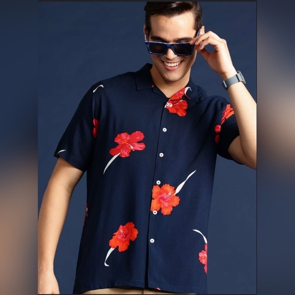 NWT BANANA REPUBLIC Men's Standard Fit Rayon Vacation Shirt Size Small Blue